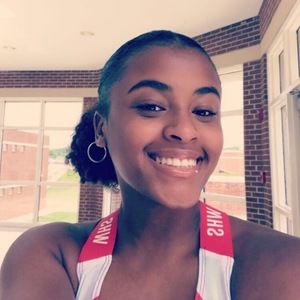 Meet your Posher, Denise